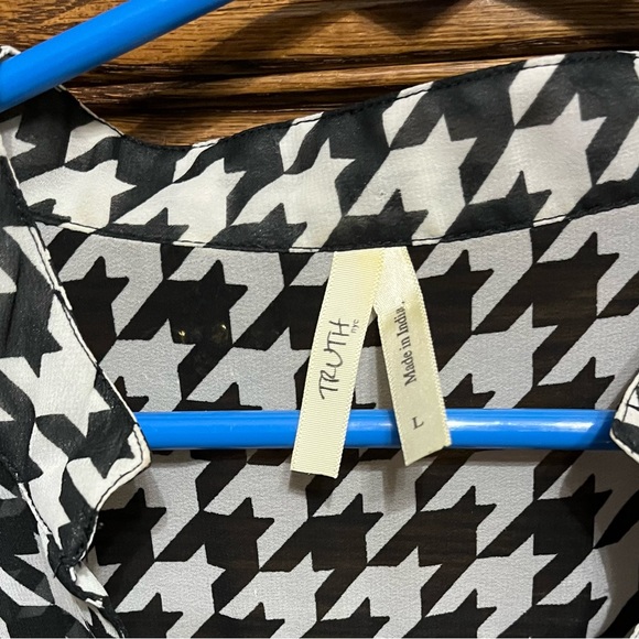 Truth NYC black and white top, 3/4 length sleeves, size Large, smoke free home - Picture 2 of 4